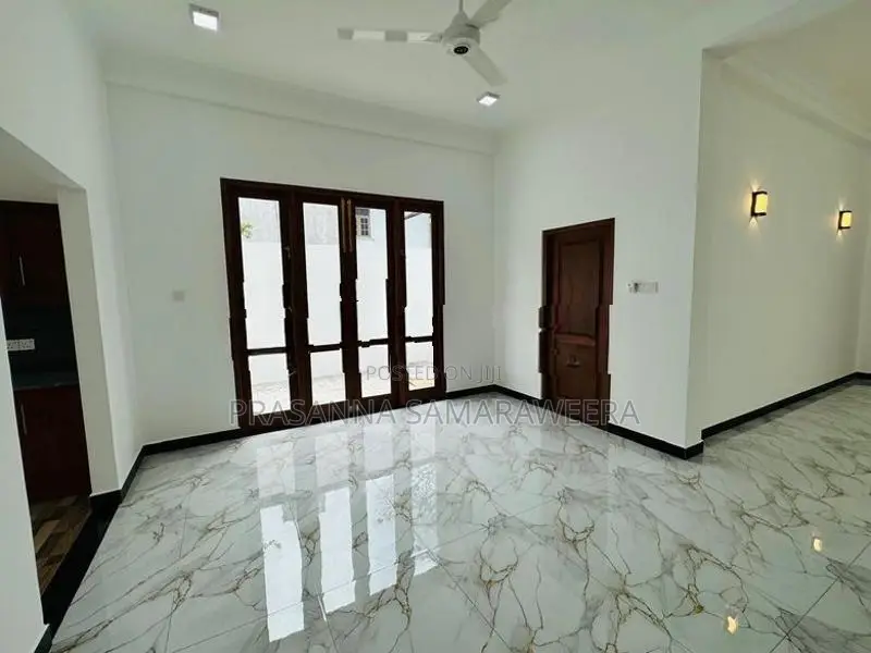 Brand New solid Modern super 2 Story House-piliyandala