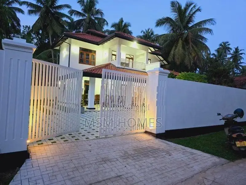 Beautiful Gedara And 2 Story House For Sale Negombo