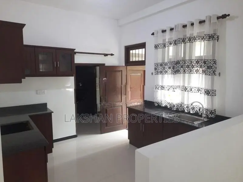 Two Storey House for Sale in Piliyandala