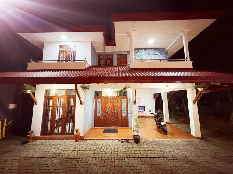 Perches 32 Two Storey House for Sale in Pannipitiya Rathmaldaniyaroad.