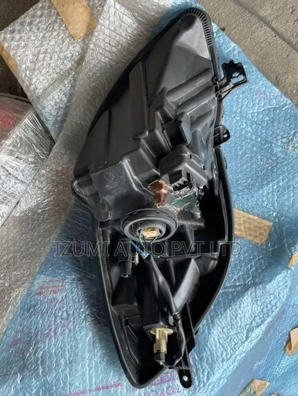 Toyota Vitz KSP90 R/Side moulding auto focus Head light