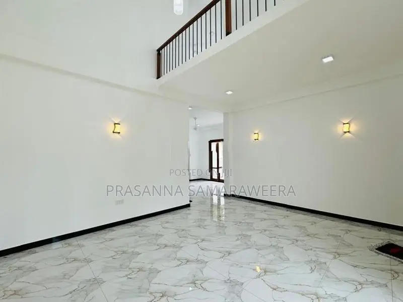 Modern Brand New solid super luxury 2 Story House-piliyandala