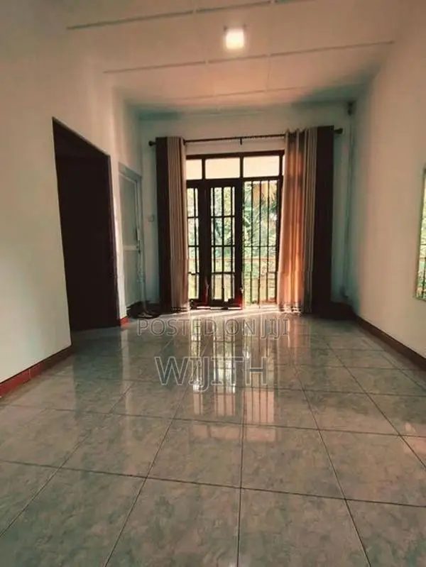 Perches 32 Two Storey House for Sale in Pannipitiya Rathmaldaniyaroad.