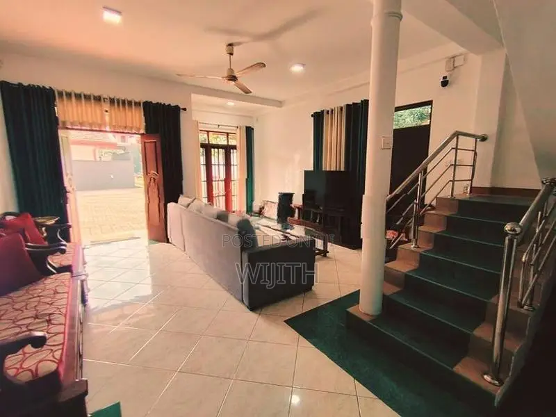 Perches 32 Two Storey House for Sale in Pannipitiya Rathmaldaniyaroad.