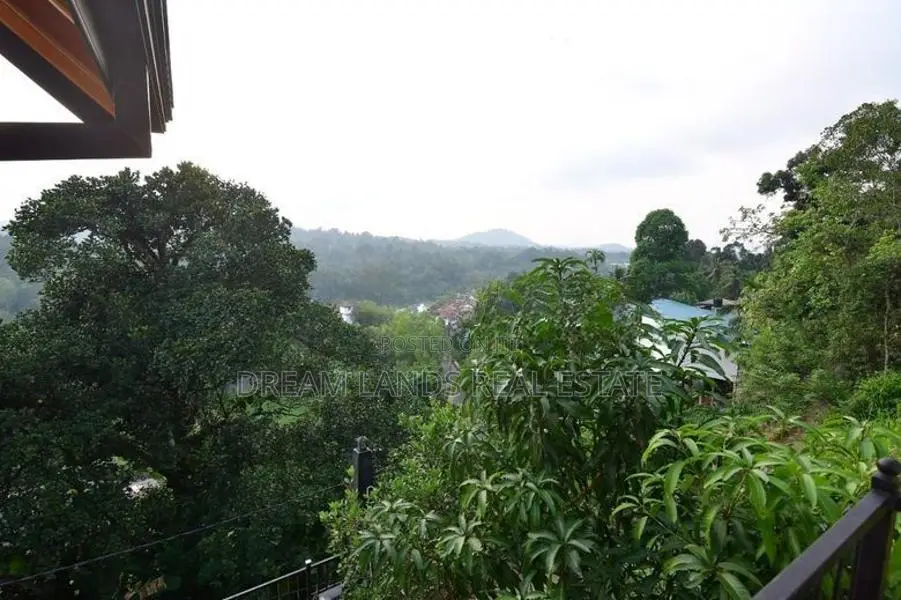 VILLA FOR SALE IN KANDY WITH FURNITURES (SP615)