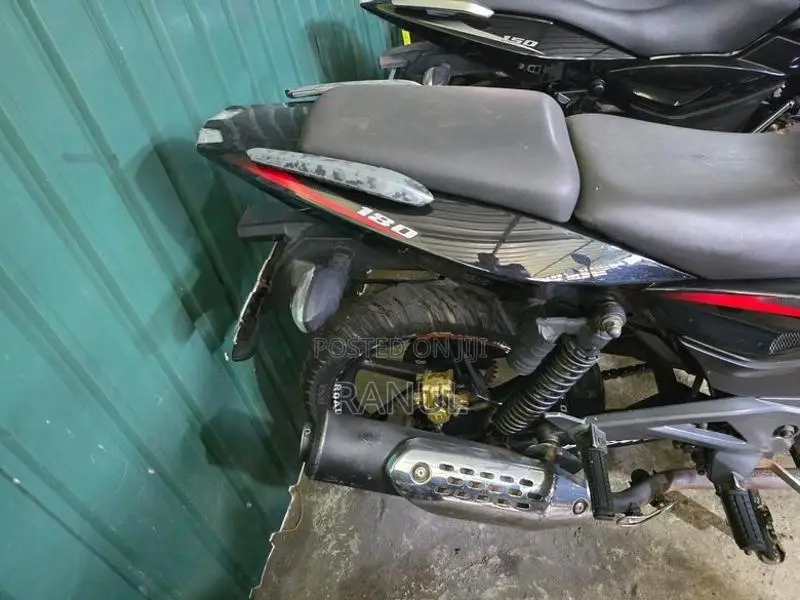 Bajaj Pulsar 180 2017