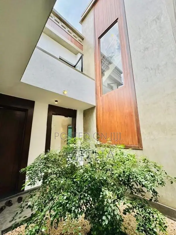 අනර්ඝ දෙමහල් නිවස මඩපාත පාර
