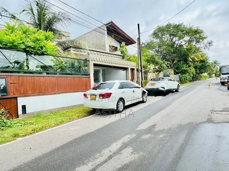 අනර්ඝ දෙමහල් නිවස මඩපාත පාර
