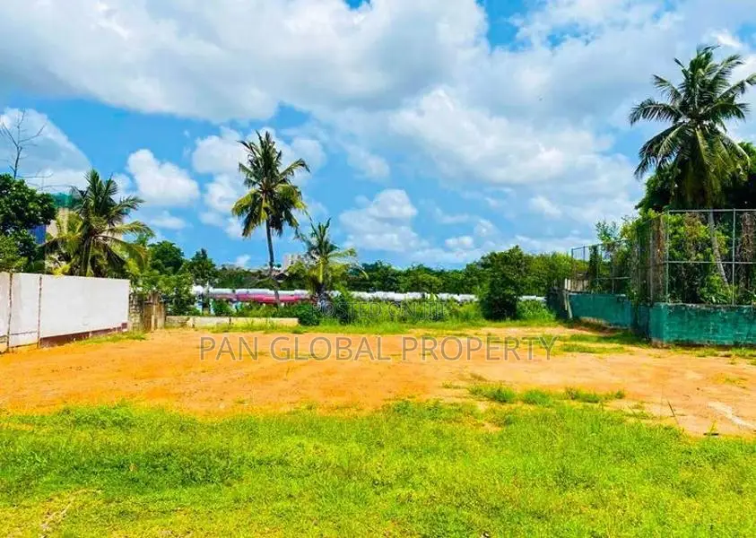 Water Front Land for Sale in Pelawatta