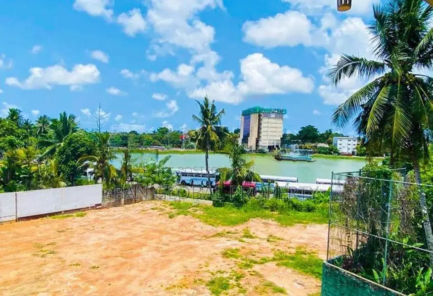 Water Front Land for Sale in Pelawatta