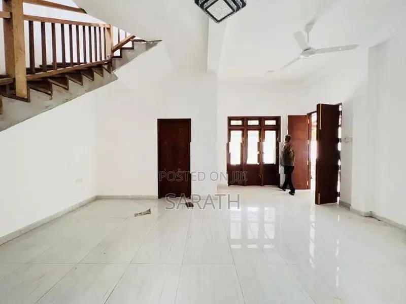 Brand New 3 Storied House Sale Athurugiriya