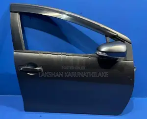 Toyota Aqua NHP10 door