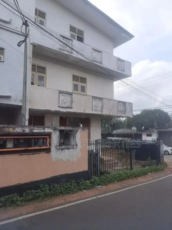 4 story Building For Sale In Piliyandala