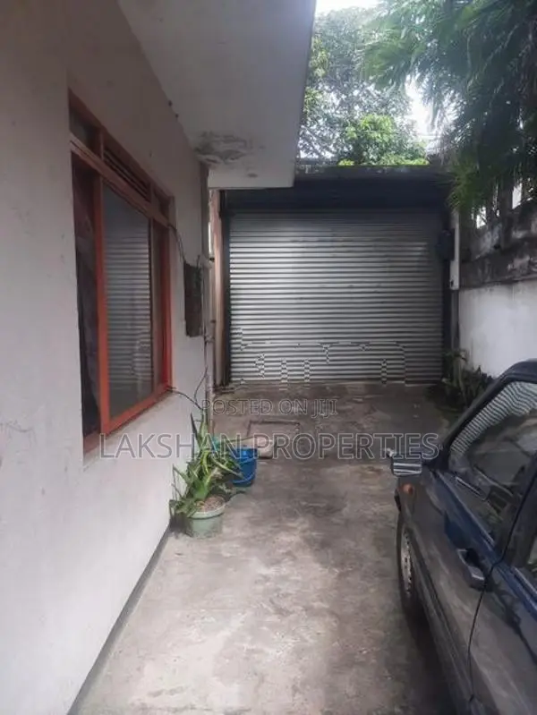 4 story Building For Sale In Piliyandala