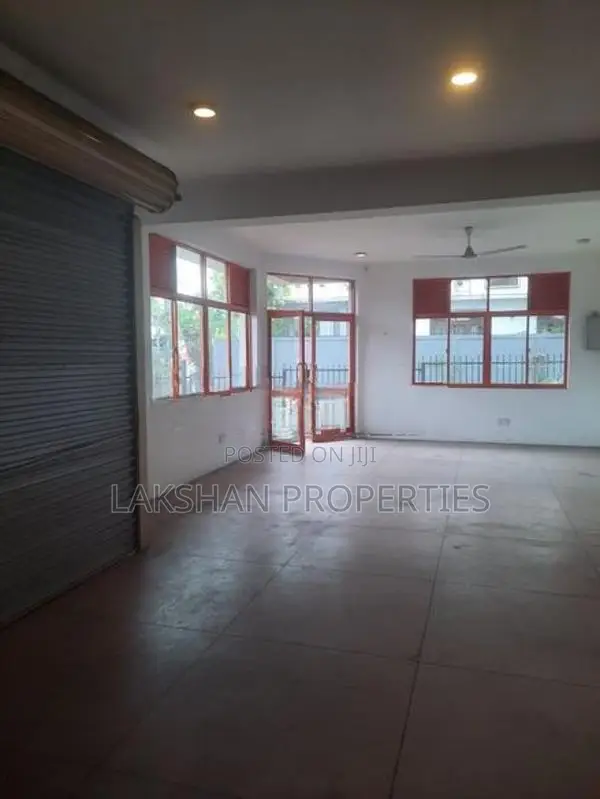4 story Building For Sale In Piliyandala