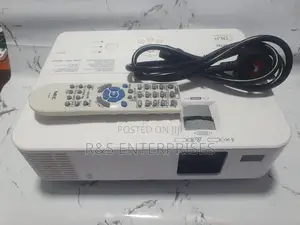 Nec Ve303 Daylight Projector with Remote