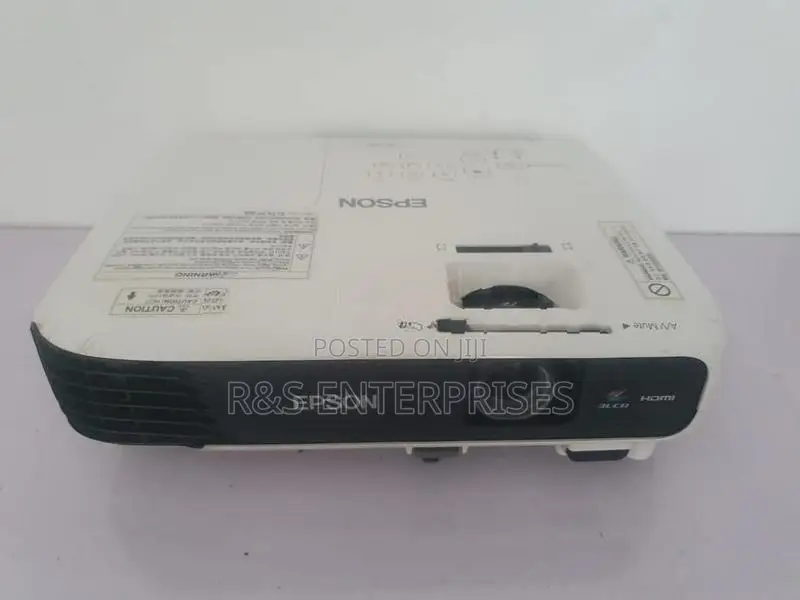 Epson EB-S04 Daylight Projector