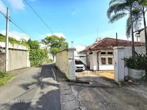 24 P High Residential Land with House for Sale in Nugegoda Town