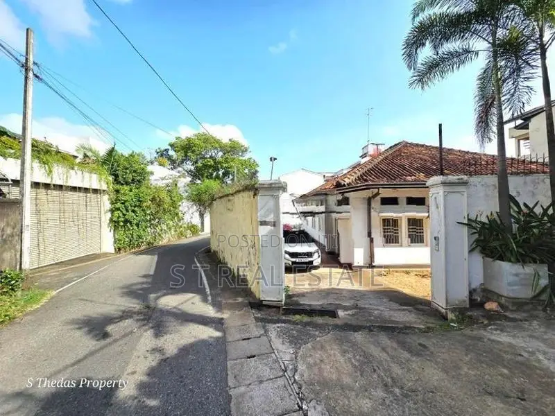 24 P High Residential Land with House for Sale in Nugegoda Town