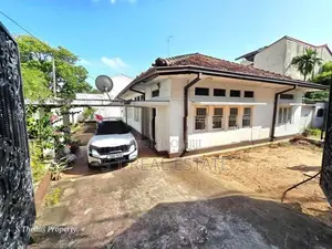 24 P High Residential Land with House for Sale in Nugegoda Town