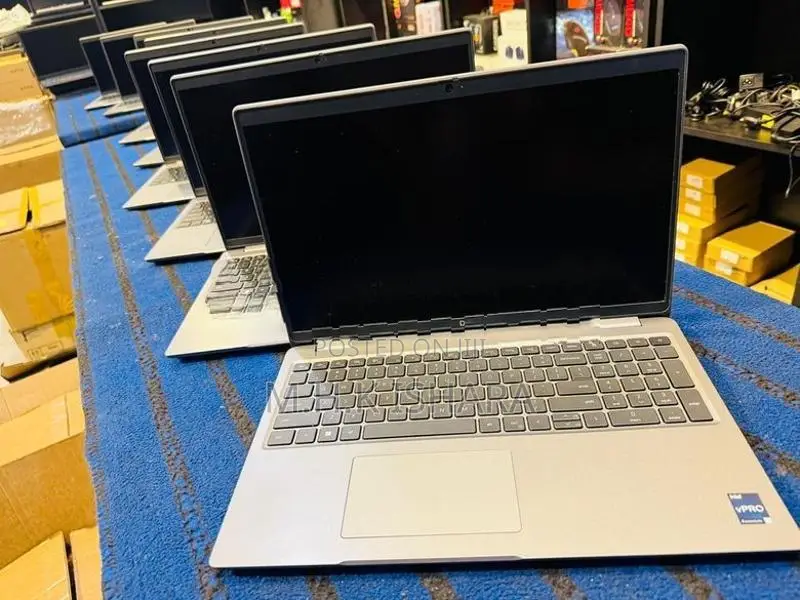 Core i5 13th GEN /16GB RAM /512GB NVME / Iris® XE 8GB VGA 15.6 FHD