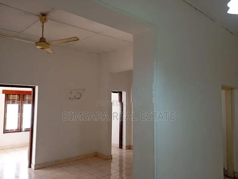 70P LAND WITH HOUSE FOR LONG TERM LEASE AS COMMERCIAL PROPERTY