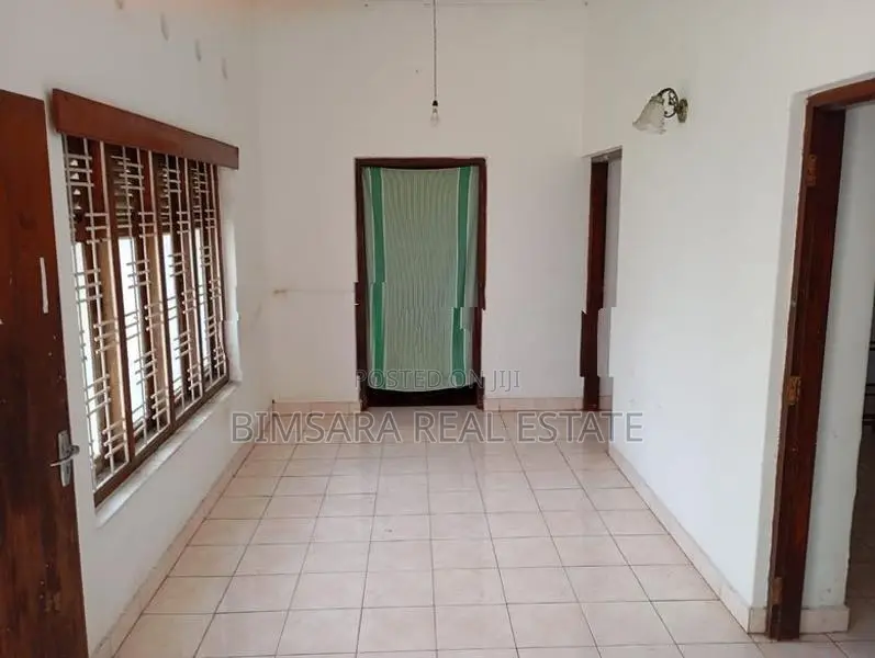 70P LAND WITH HOUSE FOR LONG TERM LEASE AS COMMERCIAL PROPERTY