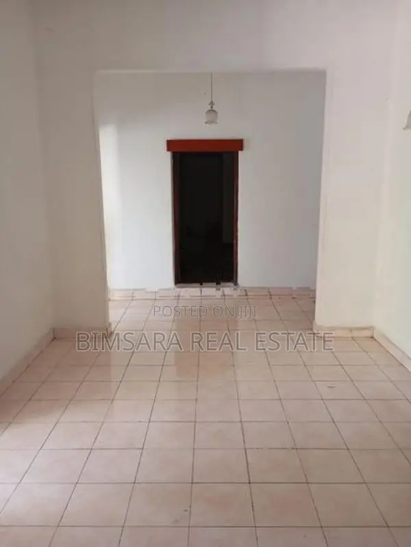 70P LAND WITH HOUSE FOR LONG TERM LEASE AS COMMERCIAL PROPERTY