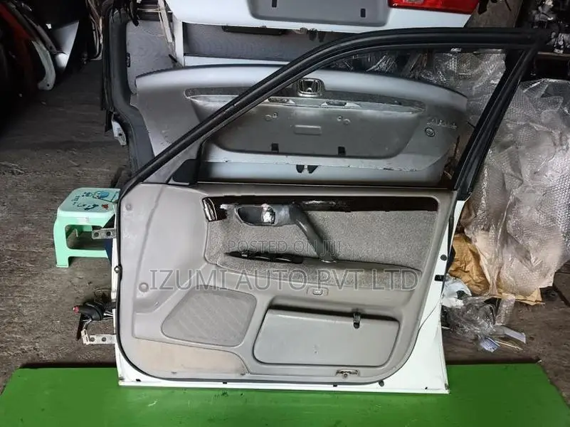 Toyota Crow 171 Front Right Door Complete