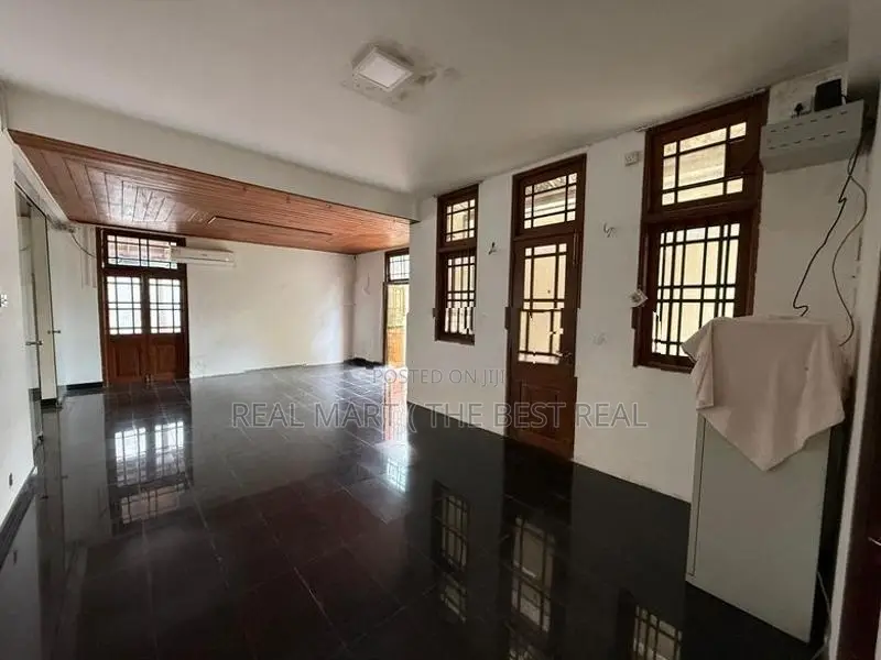 Borelasgamuwa : 4 A/C BR (20P) House for Sale