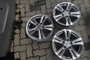 16 inch 5 hold alloy wheel