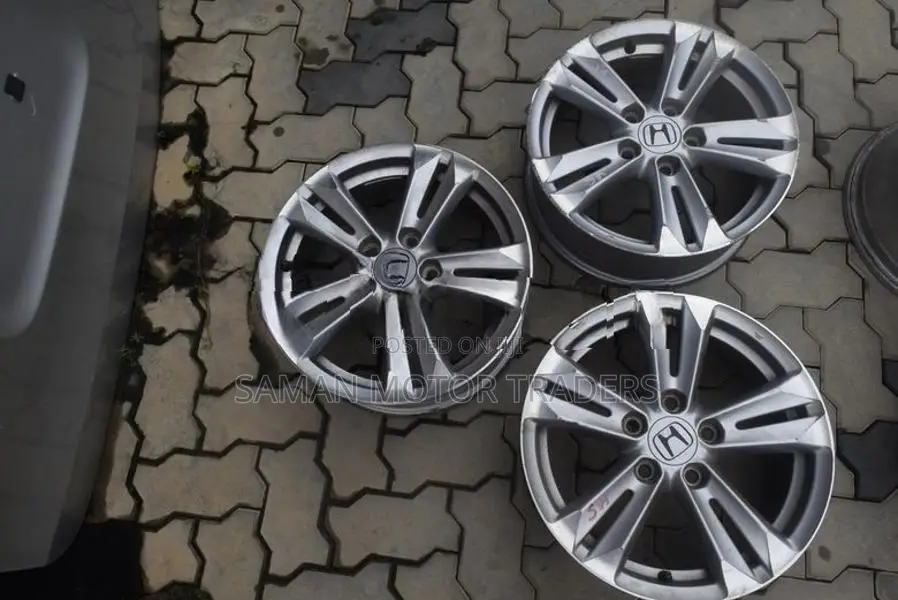 16 inch 5 hold alloy wheel
