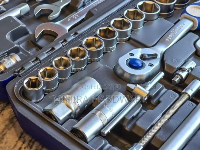 82 pcs Tool kit Good King B 10082 combination wrench key box socket se