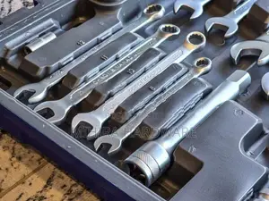 82 pcs Tool kit Good King B 10082 combination wrench key box socket se