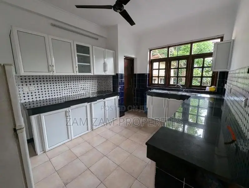 Three Storied House for Sale in Dutugemunu Street Kohuwala