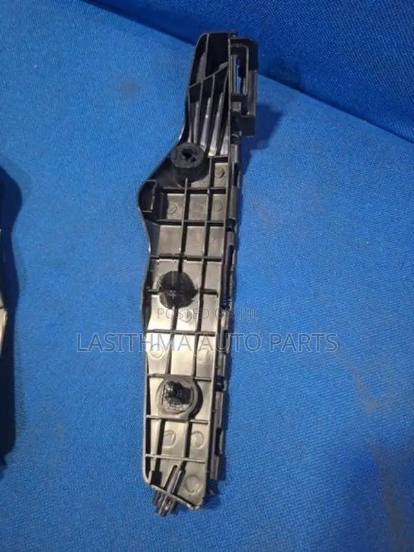 Prado 150 Bumper Retainer