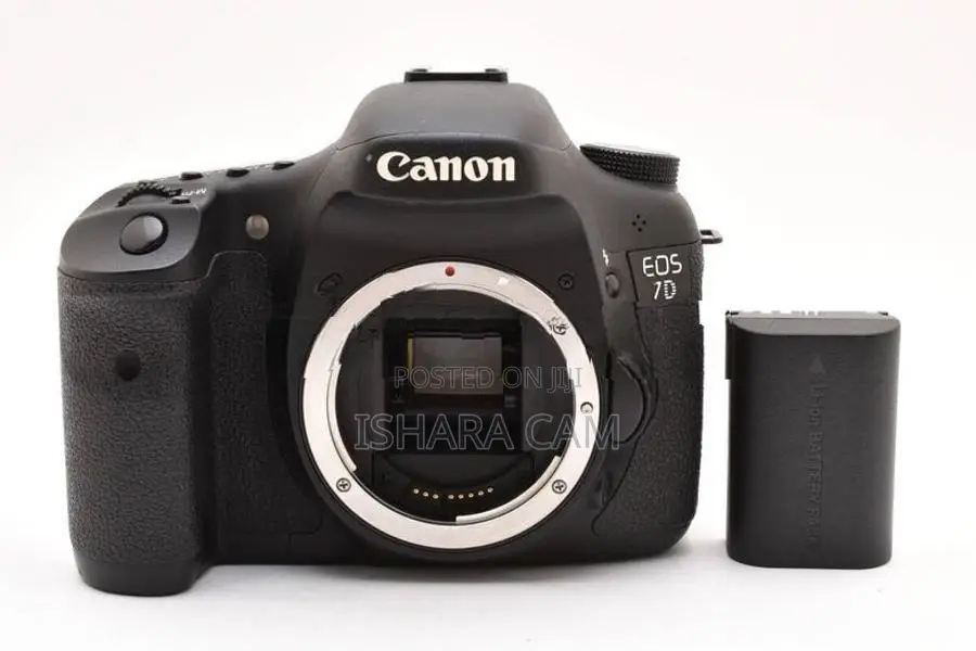 Canon 7D DSLR Body with Kit Lens