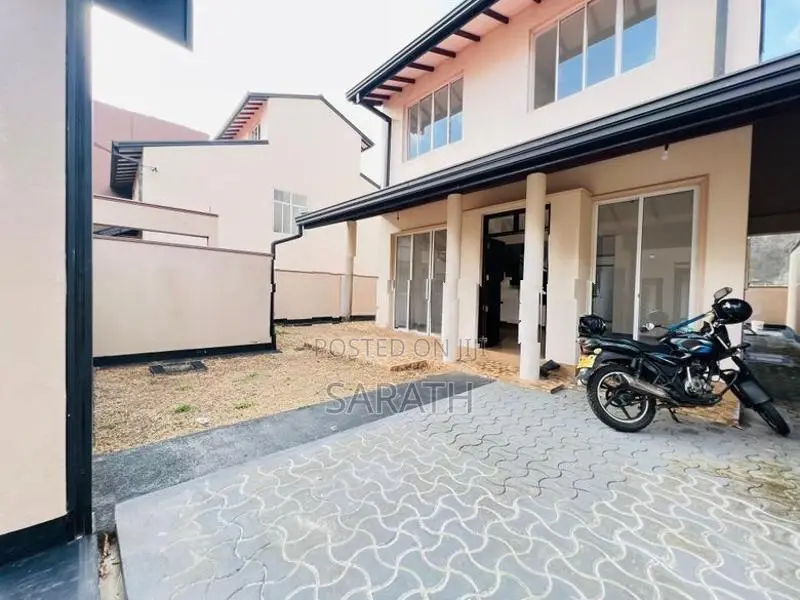 Superb Brand New House In Talawatugoda