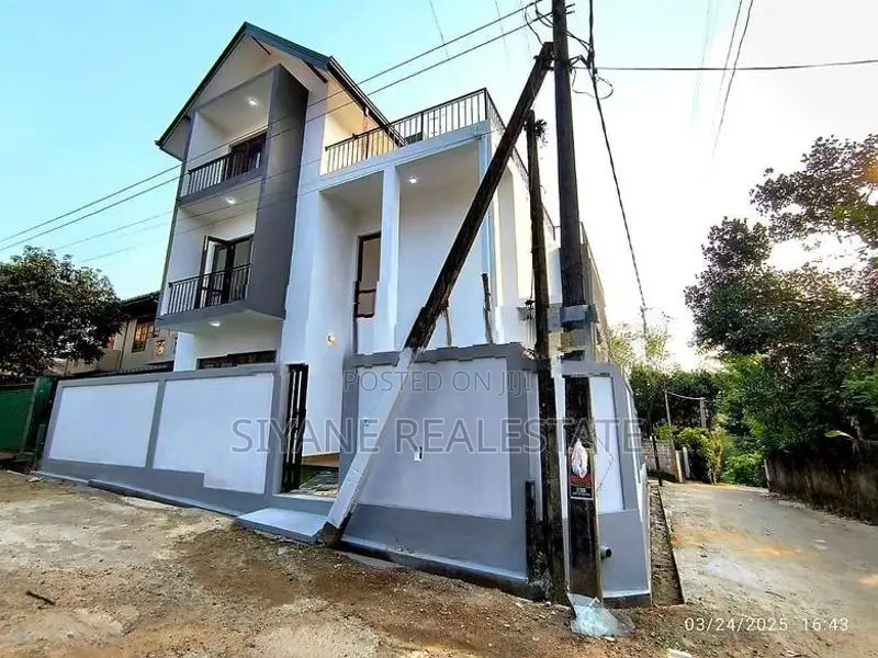 Brand New House for Sale in Thalawathugoda