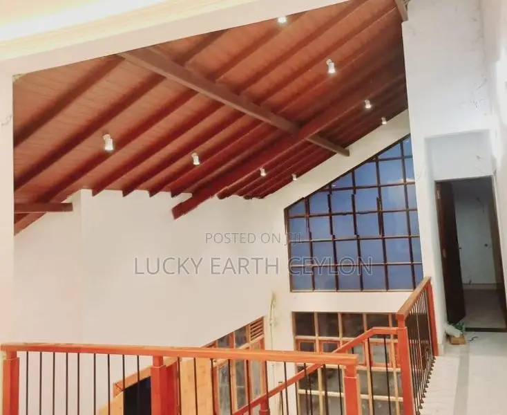 Piliyandala Unfurnished 2 Story New House For Rent (MG1142)