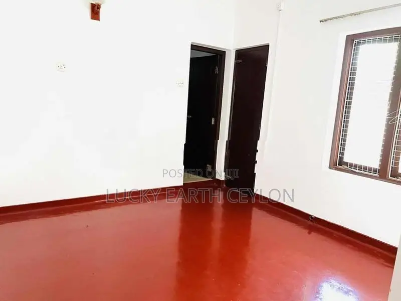Maharagama Unfurnished 4 Story Commercial Building For Rent (MG1139)