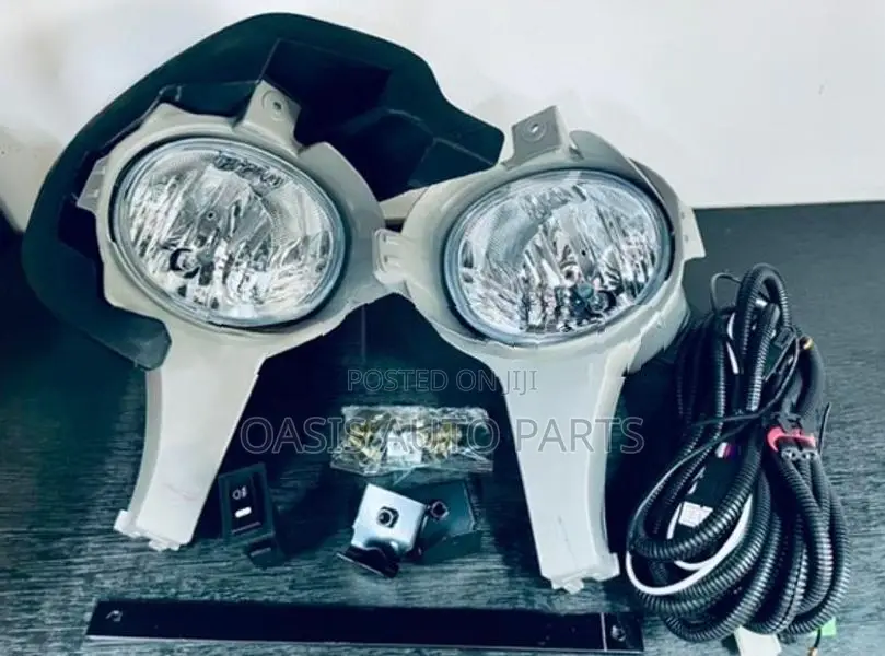 Toyota Hilux Fog Lamp Set (2005-2007)