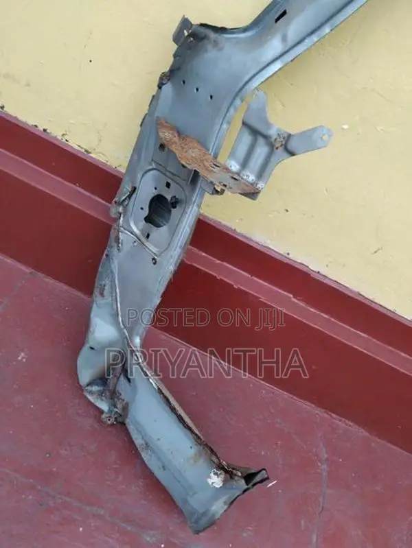 Nissan caravan front right door post