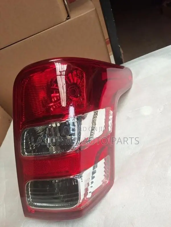 L 200 (2018) Tail Lamp