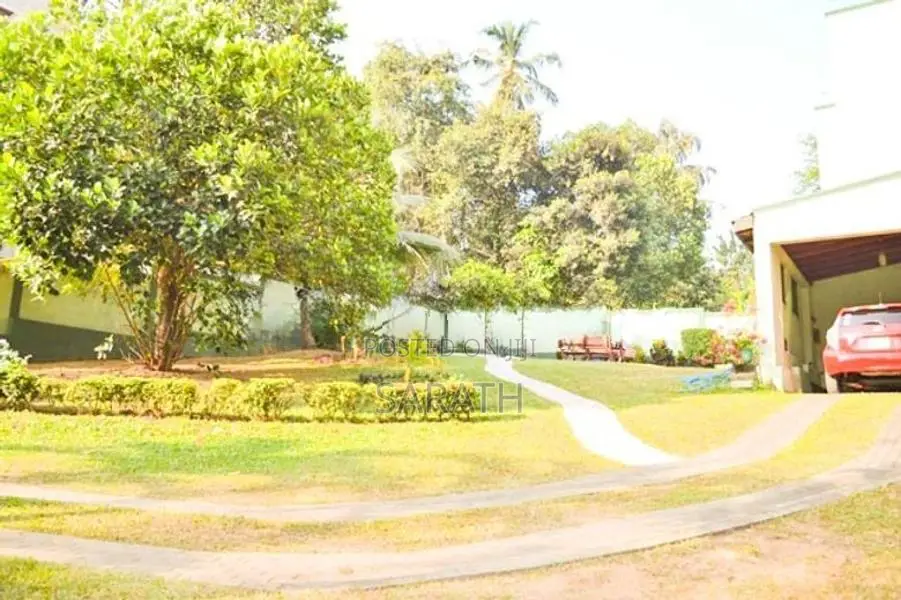 Spacious Luxury House For Sale Talawatugoda