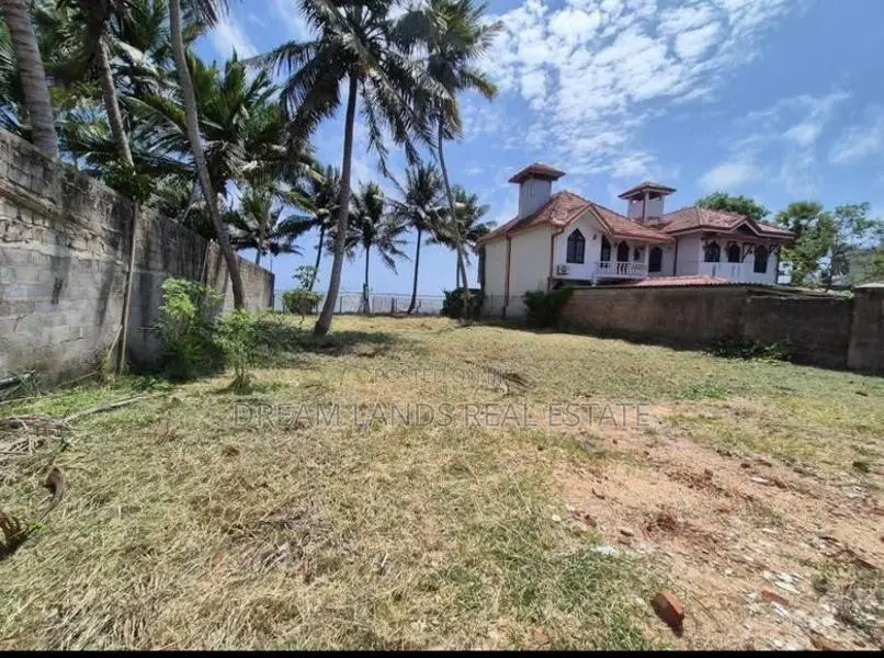 COMMERCIAL LAND FOR RENT IN KATUNAYAKA (SP829)