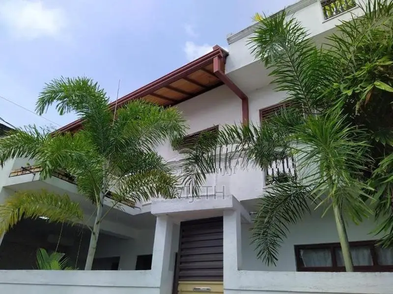 3 Storey House for Sale in Nugegoda, Papiliyana