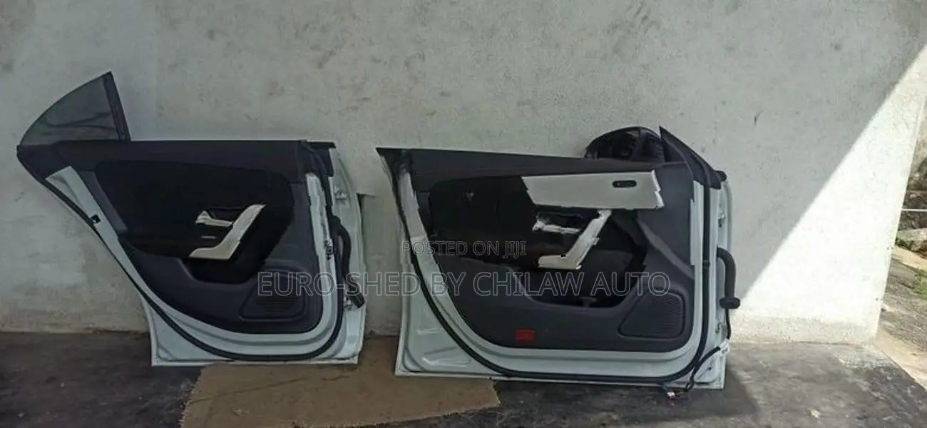 Mercedes Benz CLA 200 Doors