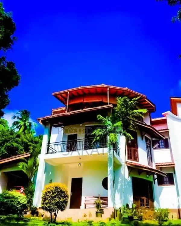 Luxurious Spacious House sale Talawatugoda