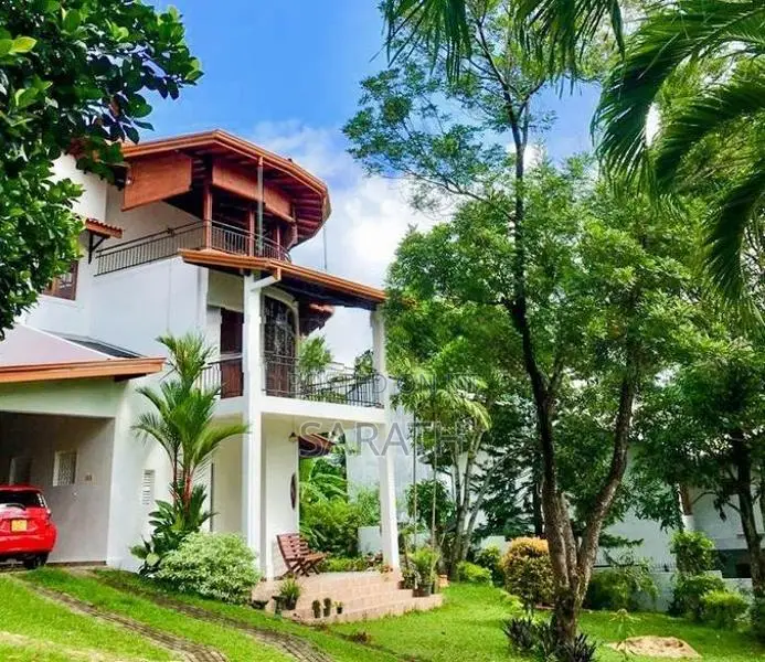 Luxurious Spacious House sale Talawatugoda
